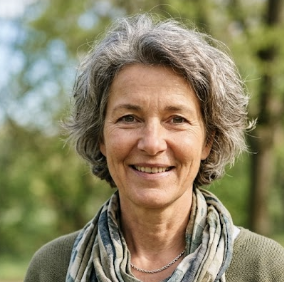 Stefanie R.